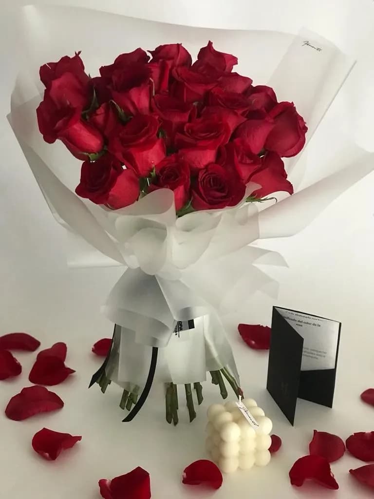 Bouquet of fresh red roses
